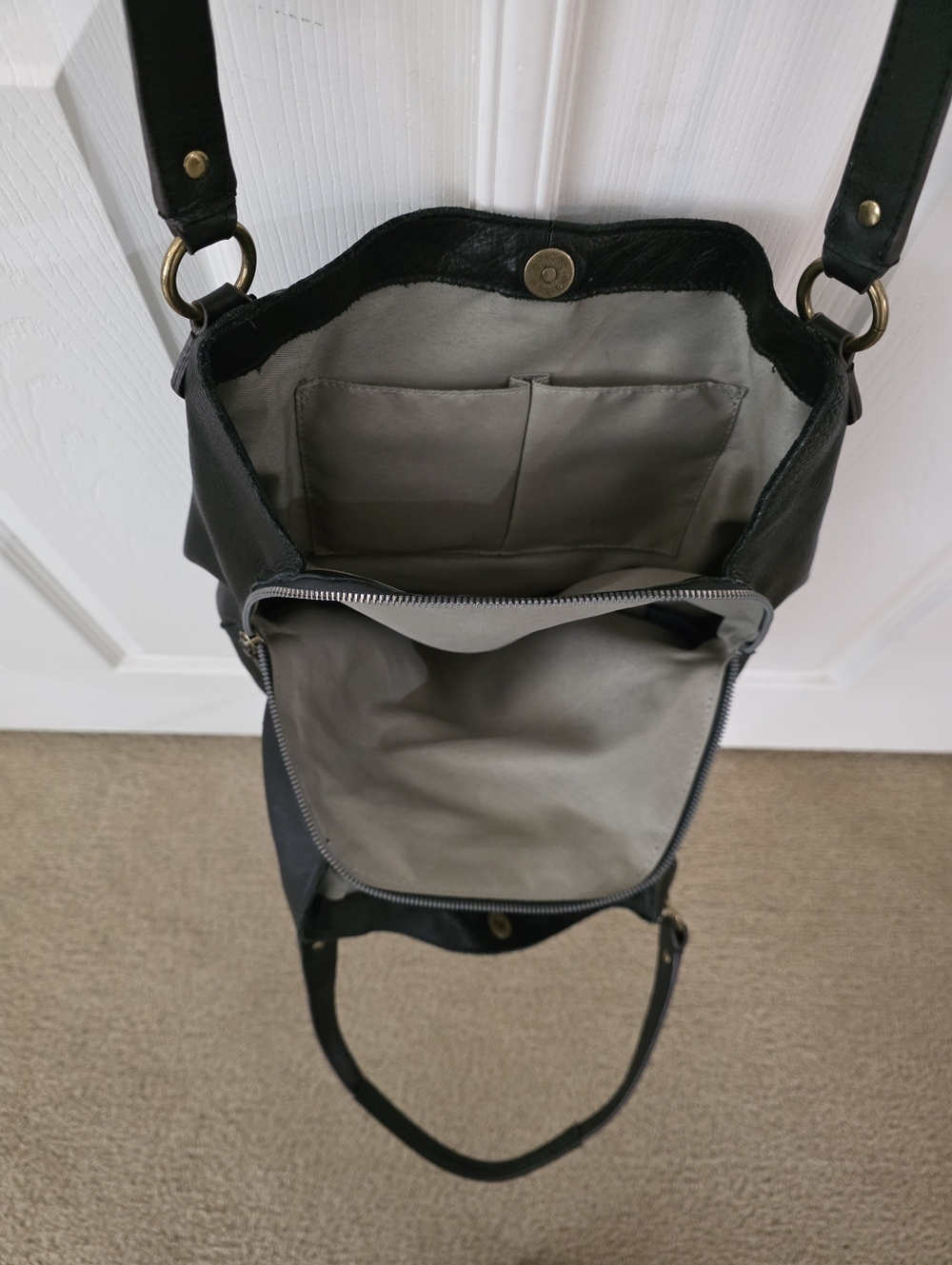 Compact Black Leather Crossbody Bag with Interior Organizers